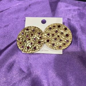 Beautiful simulated Runies in gold finish